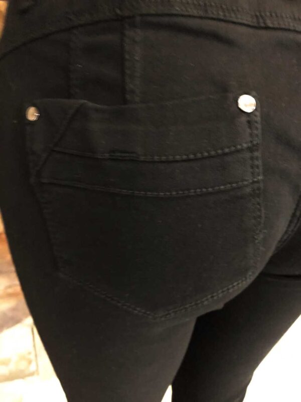 pantalón de mujer mezclilla negro con cinturilla entubado